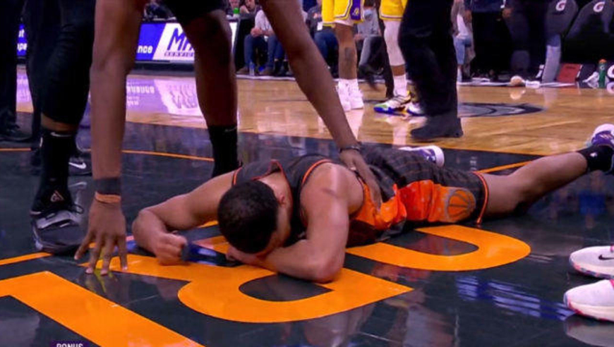 故意废人?塔克詹姆斯空中恶犯致对方头部朝下重摔倒地,慢镜头还原全程