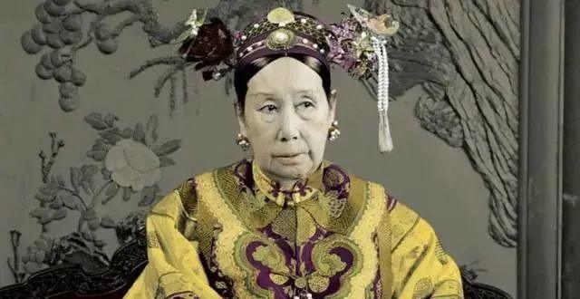 “太后”用英文该咋说？总不能说King's mother 吧！“太子”又咋说？_腾讯新闻