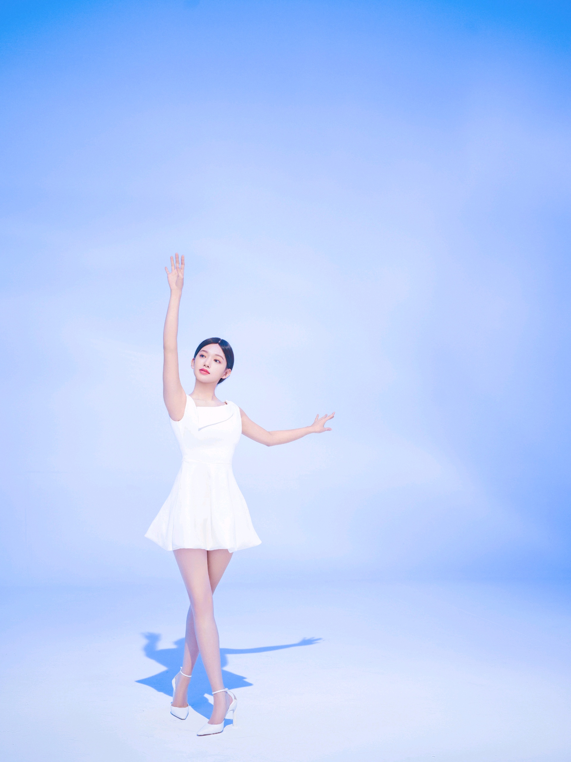 程潇温婉少女在星光下翩翩起舞