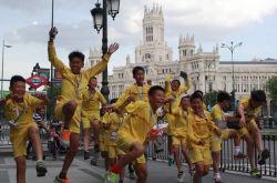 How do Evergrande and R&F football schools play with China's football youth training?