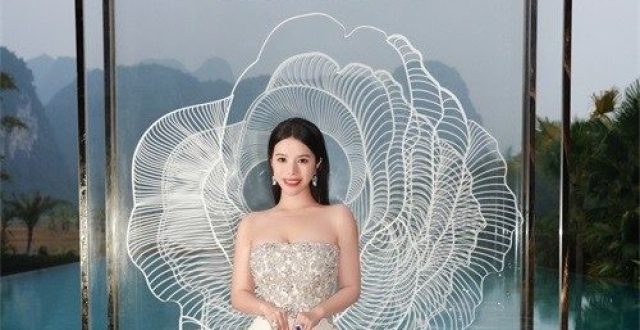 青年慈善家余晚晚拍摄品牌大片 展现精英女性独特光芒_腾讯新闻