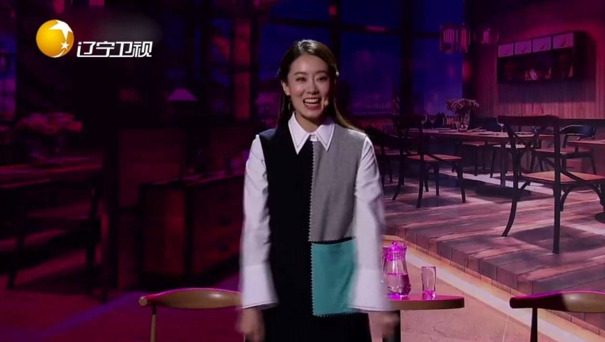 小品《相亲》片段:何欢咖啡厅点杀猪菜,张小斐表情太逗!