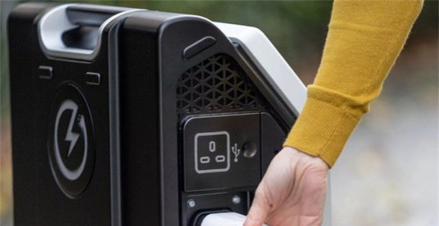 电动汽车逐步智能手机化？ZipCharge推电动汽车充电宝_腾讯新闻