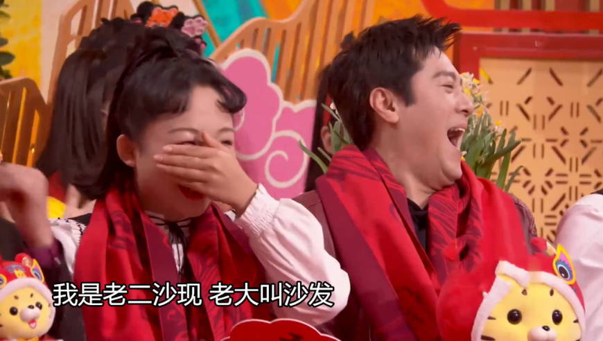 沙溢2022春晚小品!一家四口其乐融融,幽默的演技制霸全场笑点