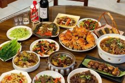 新年の2日目は、親戚や友人の食事をシェアします。お正月の味わいが強く、セレモニーのセンスがあり、贅沢でコクのある料理です。