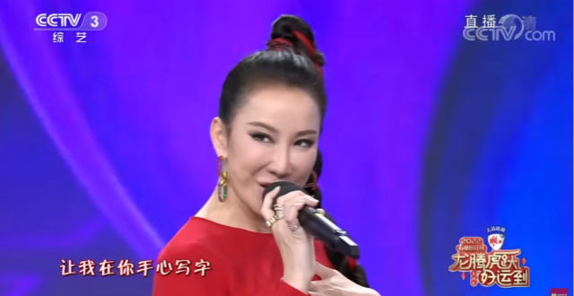 被嘲脸部僵硬撞脸杨绣惠，李玟晒素颜反击_腾讯新闻