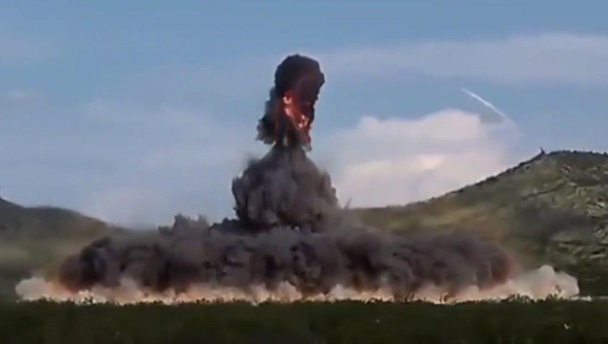 在高速摄像机放慢100倍后,看看炸弹爆炸的冲击波,威力多么可怕