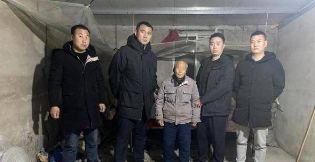 77岁的持刀杀人逃犯落网：潜逃13年从不与人争吵、以养猪为生_腾讯新闻