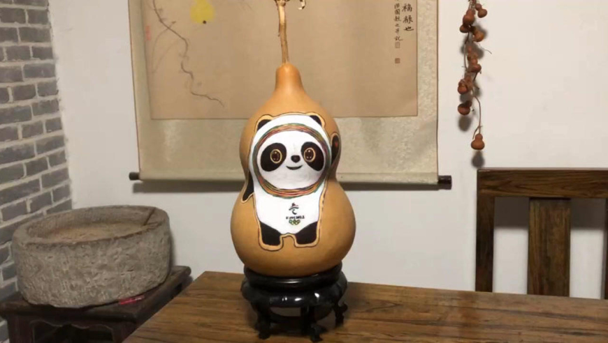 非遗传承人花3天雕刻葫芦版冰墩墩雪容融,08年曾雕刻奥运福娃