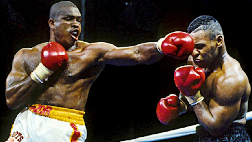 一番战被ko的拉多克不服气再次挑战泰森,结果被泰森打碎下巴