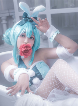 怪兽Cosplay初音白兔