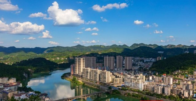十六年坚守，她用青春为城市“美容”——保靖县环卫工人彭晓琴侧记_腾讯新闻