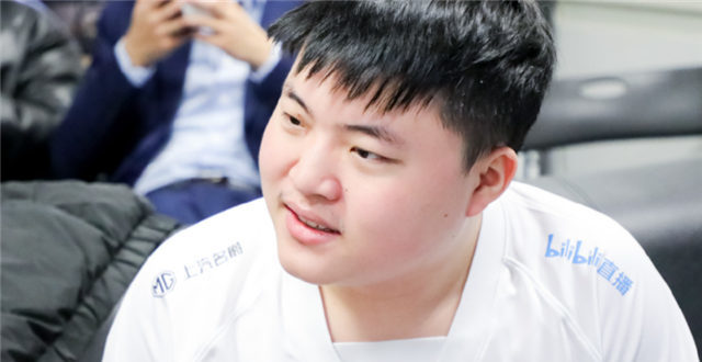 LOL：BLG彻底摆烂，粉丝群内涵Uzi糖尿病，刘青松喜提新替补_腾讯新闻