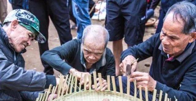 组图丨你见过用竹篾做成的谷磨吗？儋州3位八旬老人还在传承！_腾讯新闻