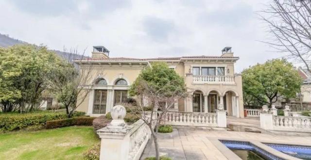 养养锦鲤,生活是不是很惬意老山风景区旁九月森林独栋别墅,产权面积