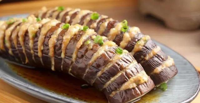 造型别致,绝对吸睛的蒸茄子做法——肉酱蒸茄龙【孔老师教做菜】