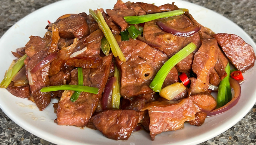 干煸猪肺的做法,出锅软嫩干香够锅气,带点微辣开胃又下饭