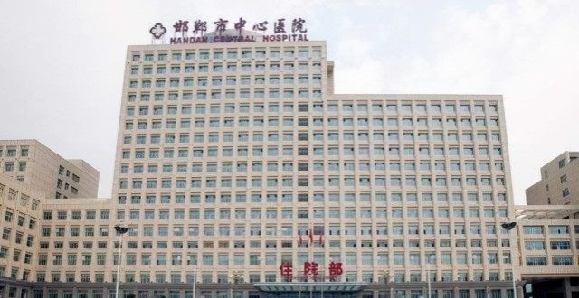在邯郸市中心医院东区,因疫情防控被耽误治疗的还有一个11岁少年