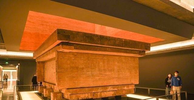 湖南省博物馆居然有一个三层楼高"大坑",堪称中国倒栽金字塔t型帛画