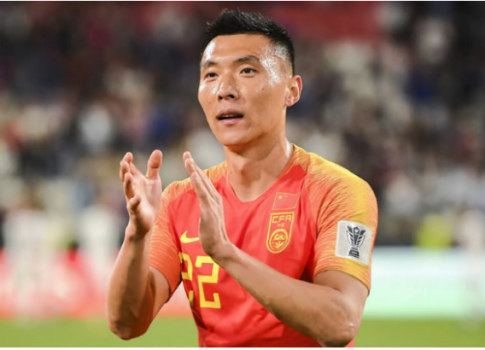 董路怒怼苏东:于大宝跑什么?你懂球吗?他应该在戴伟浚后面保护性接应