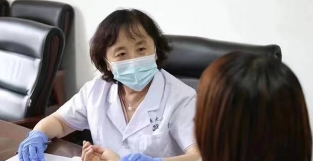 国际医生节｜“铁杆女中医”丛慧芳：赤子之心弘扬中医药文化_腾讯新闻