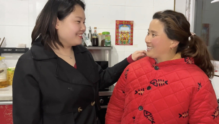 农村燕子沉浸在爱情的甜蜜,表姐催妞妞赶快办事,妞妞却另有担心