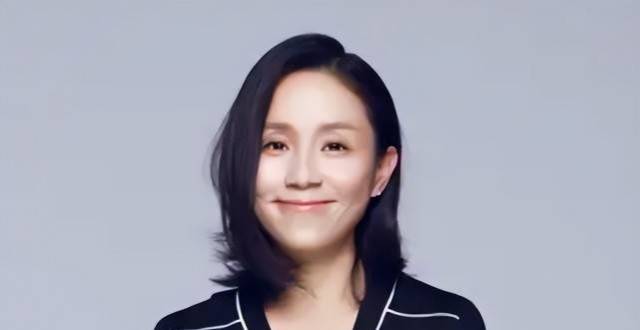 哇唧唧哇年会龙丹妮热舞，被李宇春调侃“艺无止境”，遭粉丝吐槽_腾讯新闻