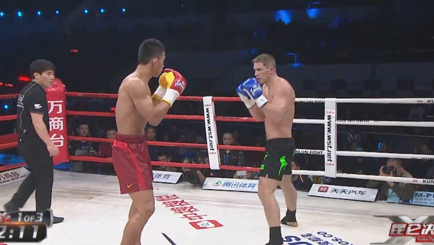 神仙打架胜负只在一招一式,白近斌惨遭美丽死神ko,被人扶下场