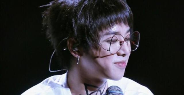 华晨宇唱歌像鬼哭狼嚎,动作像是在做法,他为何不被人所喜欢热巴来喽