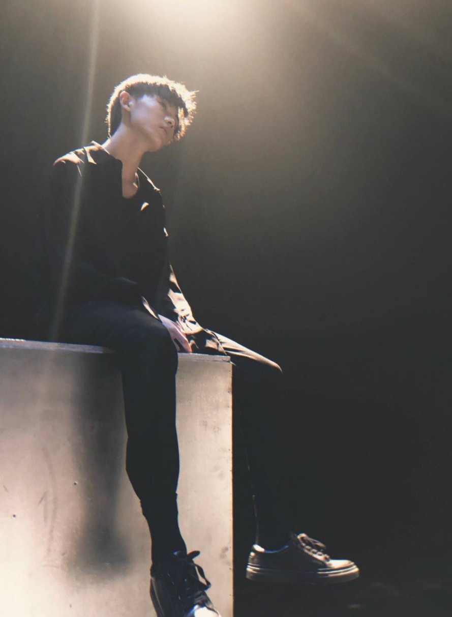 马嘉祺:与生俱来的男主氛围感!高清无水印氛围感神图集合!