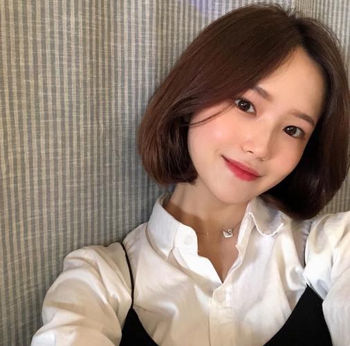 臉大又胖適合什么短發？臉大頭發少的女生適合什么發型？