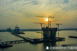 江苏泰州：世界最高大跨径斜拉桥常泰长江大桥主塔横梁浇筑完成