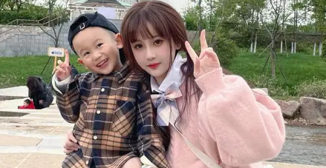 小哪吒萌萌哒,王乐乐只顾拍造型,杨清柠尽显母爱