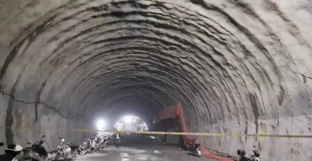 金阳大道三期最新进展,道吾山隧道左洞精准贯通!