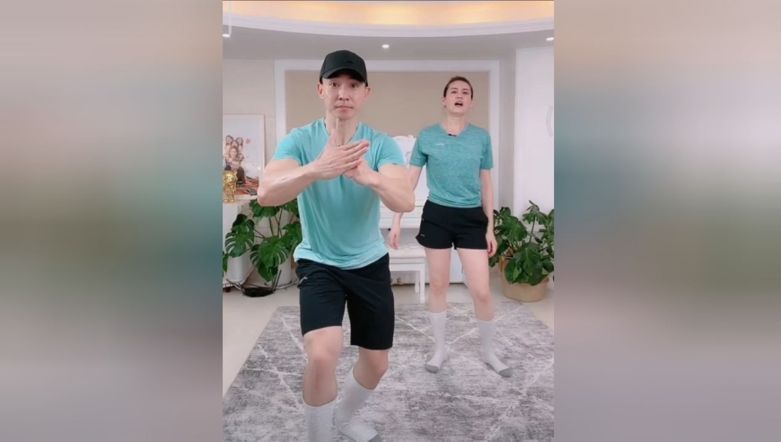 刘畊宏健身操 踢毽子舞