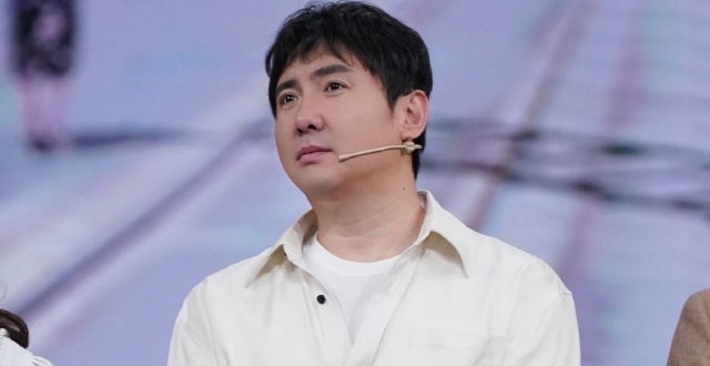 《王牌对王牌7》沈腾穿表演服装,华晨宇戴眼镜,宋亚轩满满的少年感