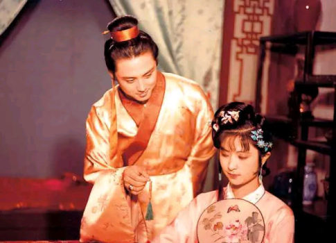 红楼梦:进了大观园以后,尤二姐才看清了贾琏的真面目