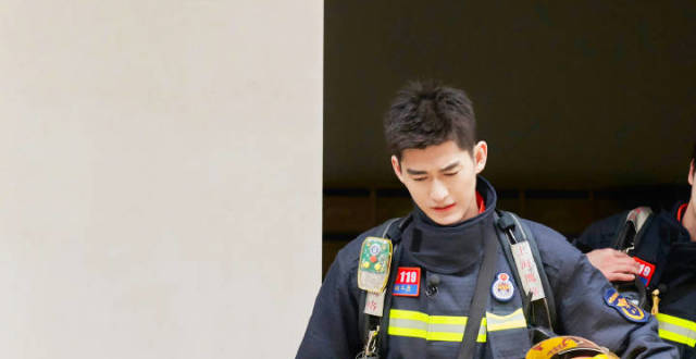 张翰发文告别《一往无前的蓝》,直言消防员是保护生命的生命
