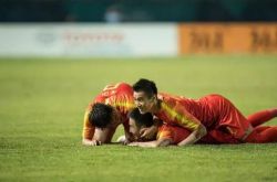 世界波送中国队昂首进16强！中国足球终于可以畅想一回了！