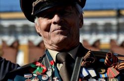 ロシアはナチスドイツの降伏の記念日である5月9日までに戦争を終わらせることができますか？