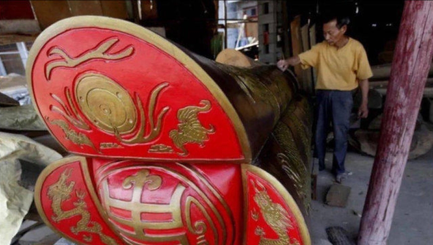 工地惊现奇怪的红色棺材,女尸尸身不腐,价值连城的陪葬品被抢光