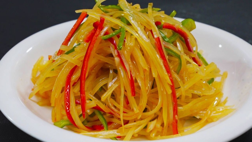 经典家常菜"炝拌土豆丝",清脆爽口,下酒又下饭,做法超简单