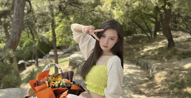 张颖颖晒美照自认比大S年轻漂亮，暗讽对方老了，而她是完美女神_腾讯新闻