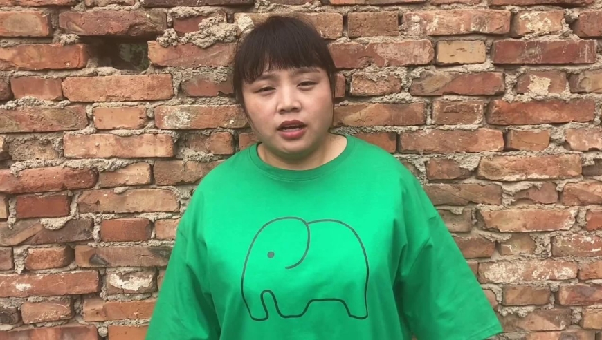 鹏鹏丹丹吵架了,丹丹面对镜头实话实说,鹏鹏前来安慰露出笑脸