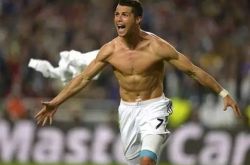 Why is Ronaldo still the best football player in the world at the age of 32? His muscles speak for themselves