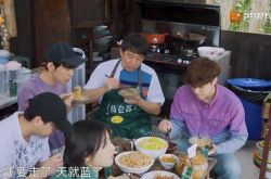 Huang Leiは、Xu Weizhouの結婚を祝福し、結婚のリマインダーであるPeng Yuchang Zhang Yixingを繰り返し、ZhangZifengの恋愛について話すことを避けます。