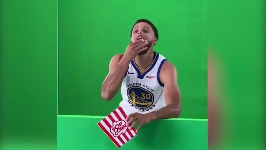 看热闹不嫌事儿大!勇士官推发布库里吃爆米花视频静待西决对手