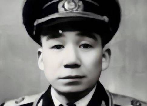 建国后,开国少将携妻子回乡祭母,却发现家里还有一位妻子在等他