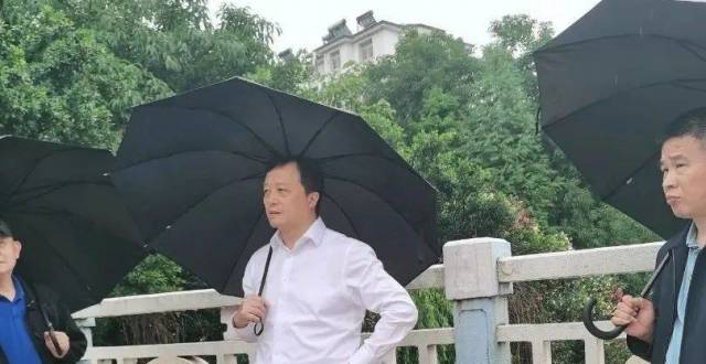 李赣兴现场调度防汛,自建房安全隐患排查,到了这些地方