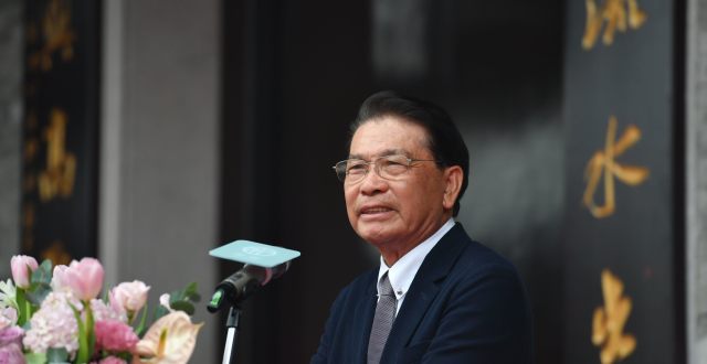 何氏帝国浮出水面_腾讯新闻